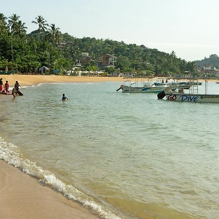 Hotel Dhammika 우나와투나 외부 사진